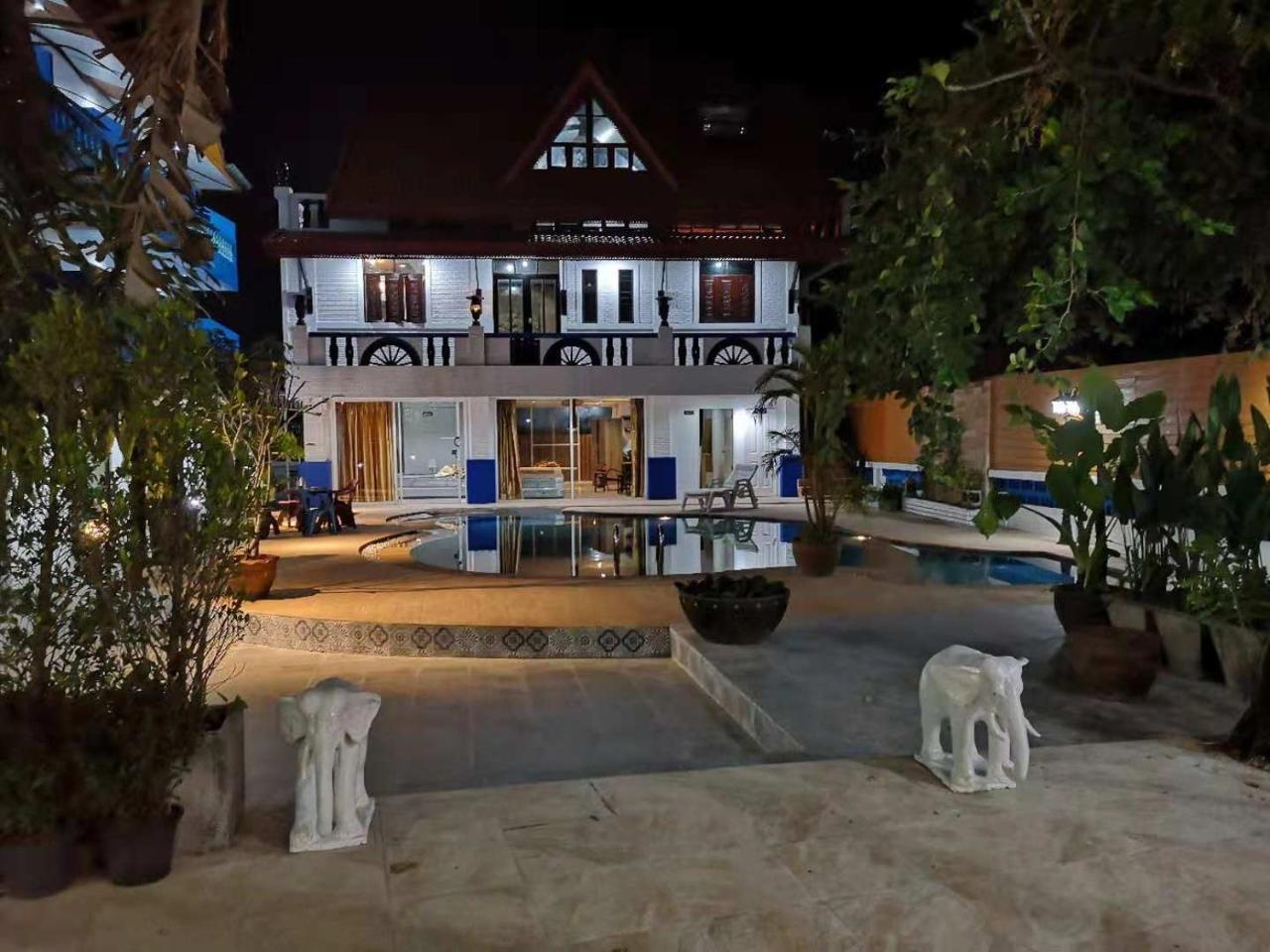 Baankasemsuk Resort 般咔 深宿 Patong Exterior photo